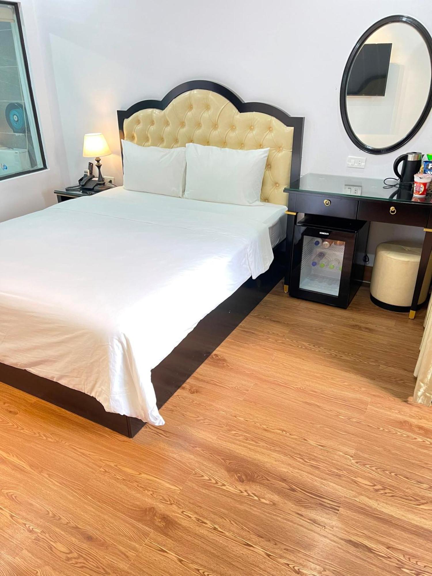 Nhat Tan Hotel Hanoi Bagian luar foto