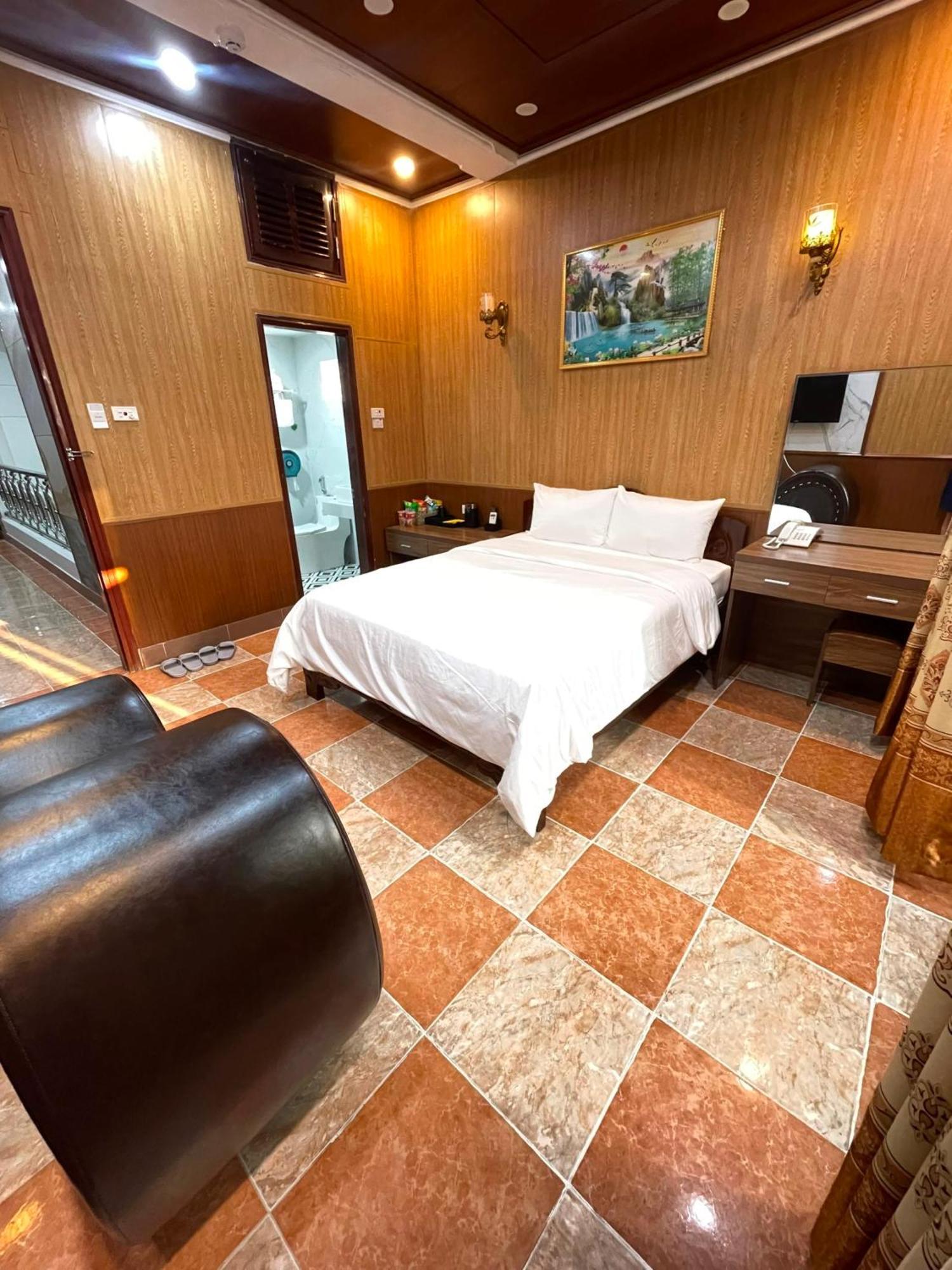 Nhat Tan Hotel Hanoi Bagian luar foto