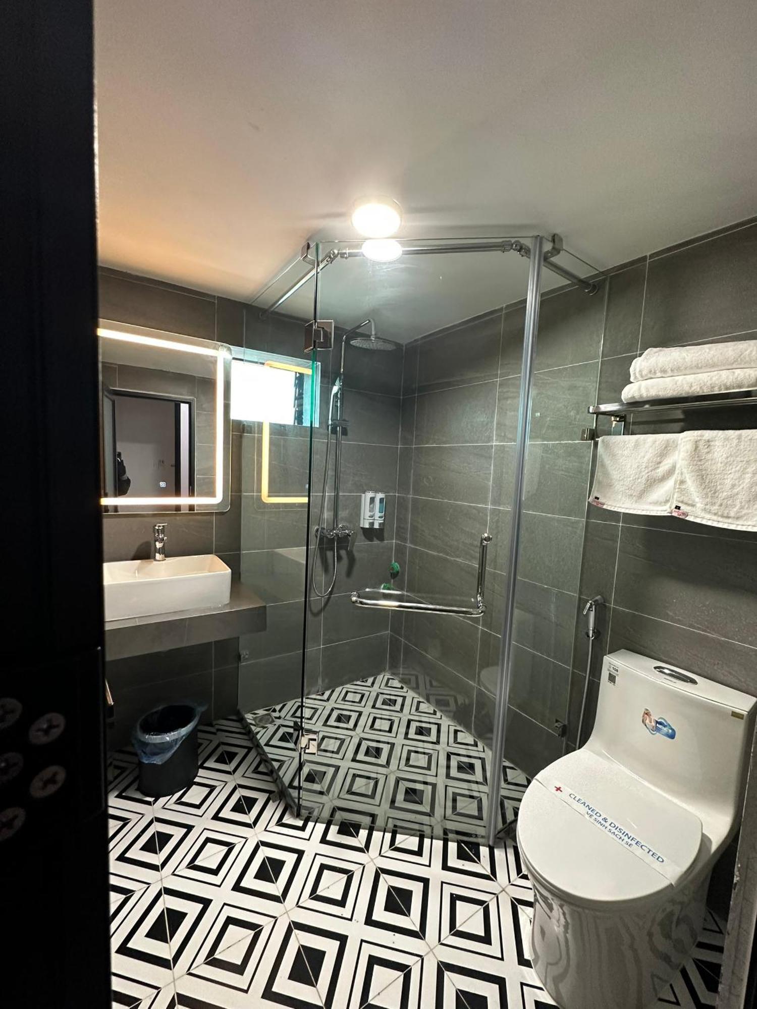 Nhat Tan Hotel Hanoi Bagian luar foto