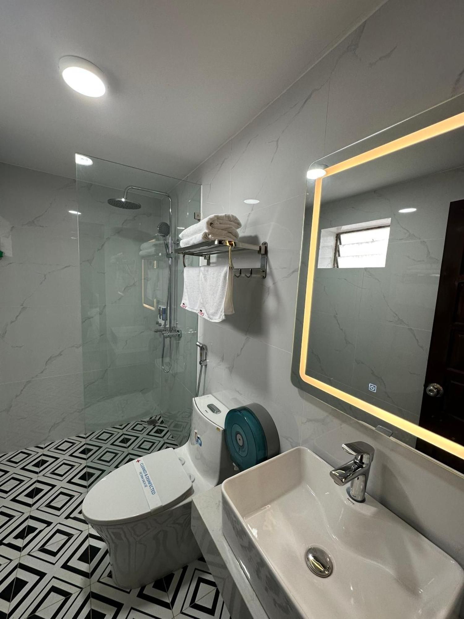 Nhat Tan Hotel Hanoi Bagian luar foto
